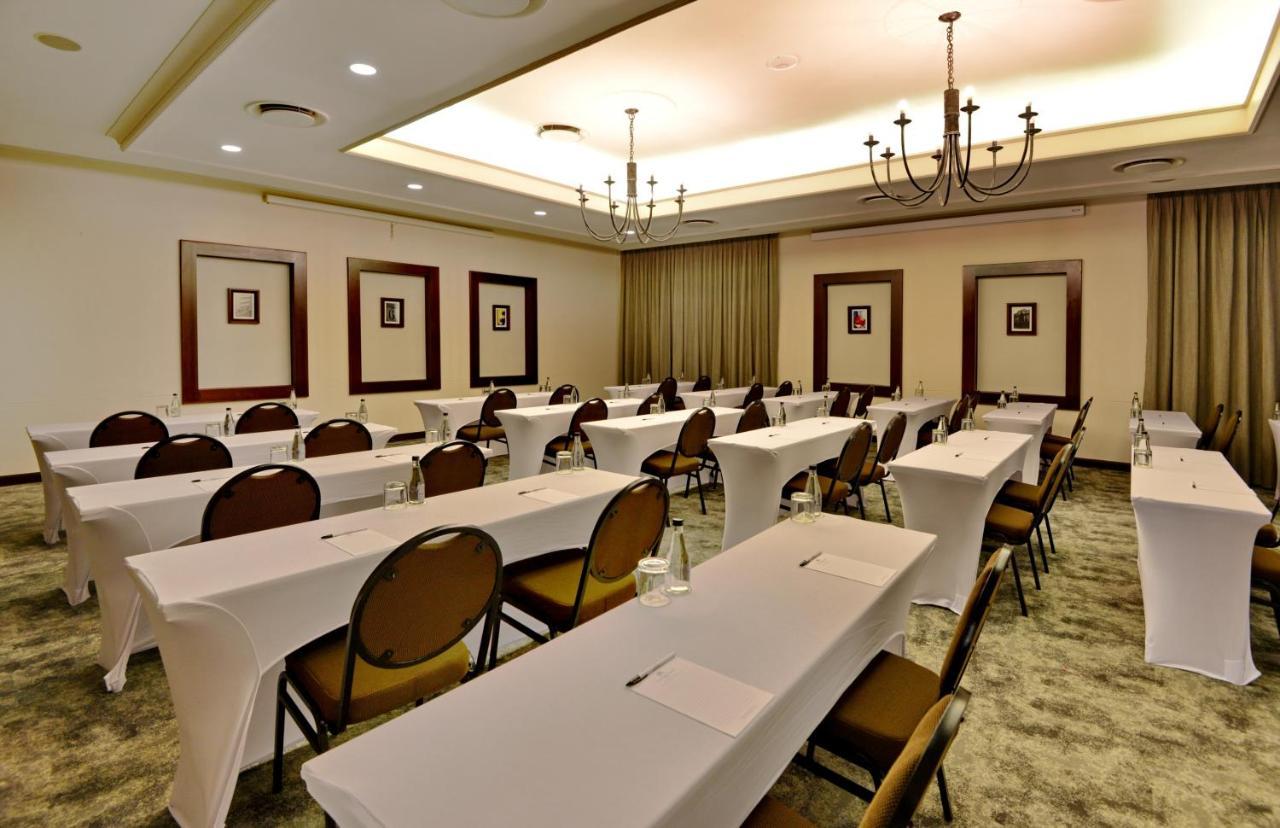 The Centurion Hotel Экстерьер фото