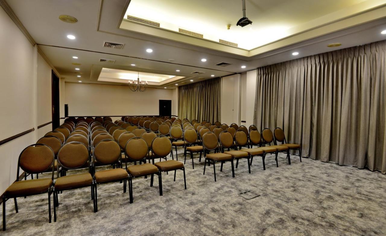 The Centurion Hotel Экстерьер фото