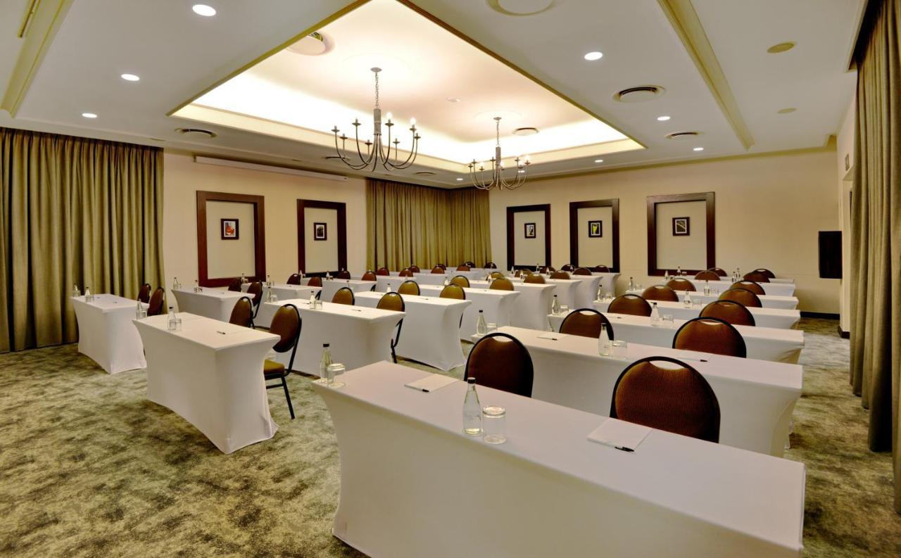 The Centurion Hotel Экстерьер фото