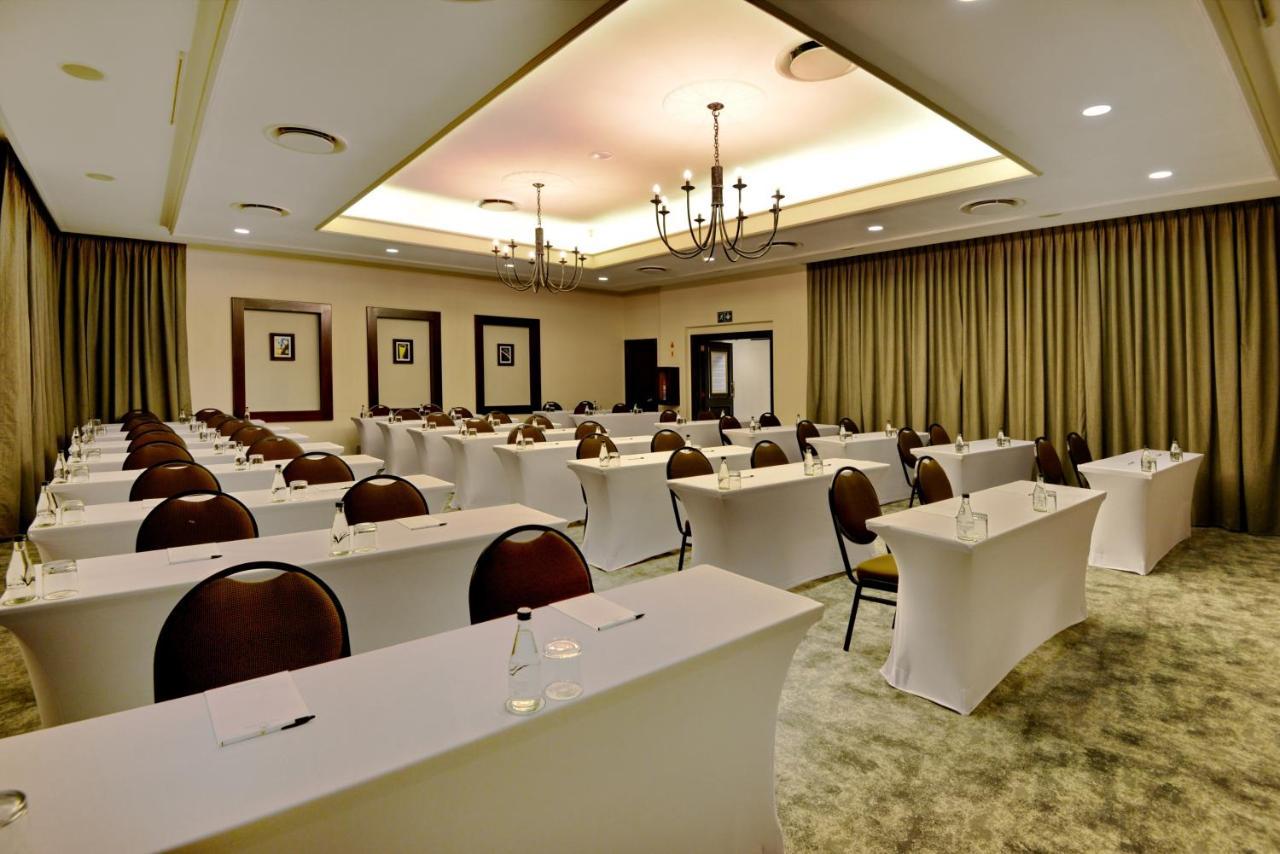 The Centurion Hotel Экстерьер фото
