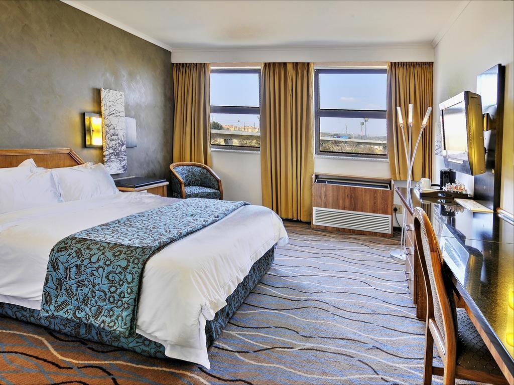 The Centurion Hotel Экстерьер фото