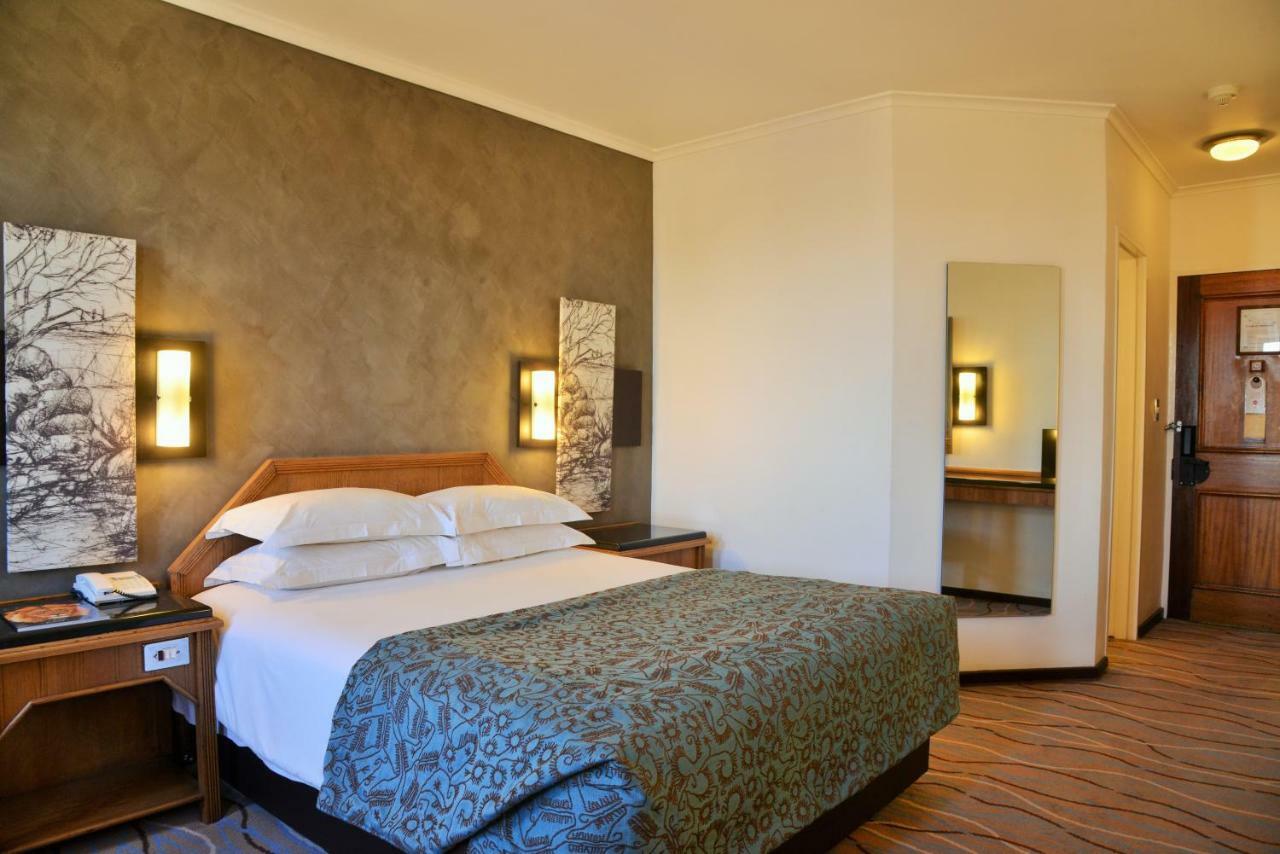 The Centurion Hotel Экстерьер фото