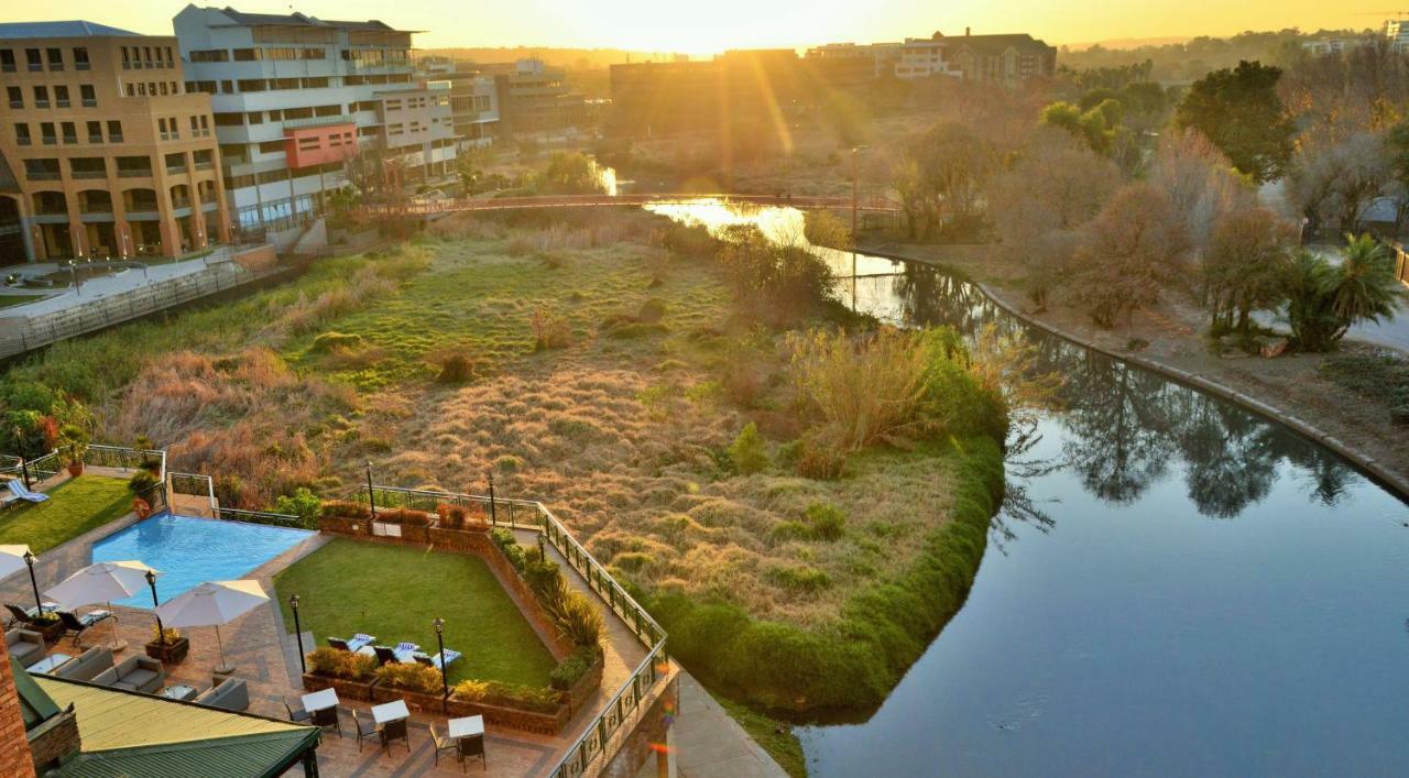 The Centurion Hotel Экстерьер фото