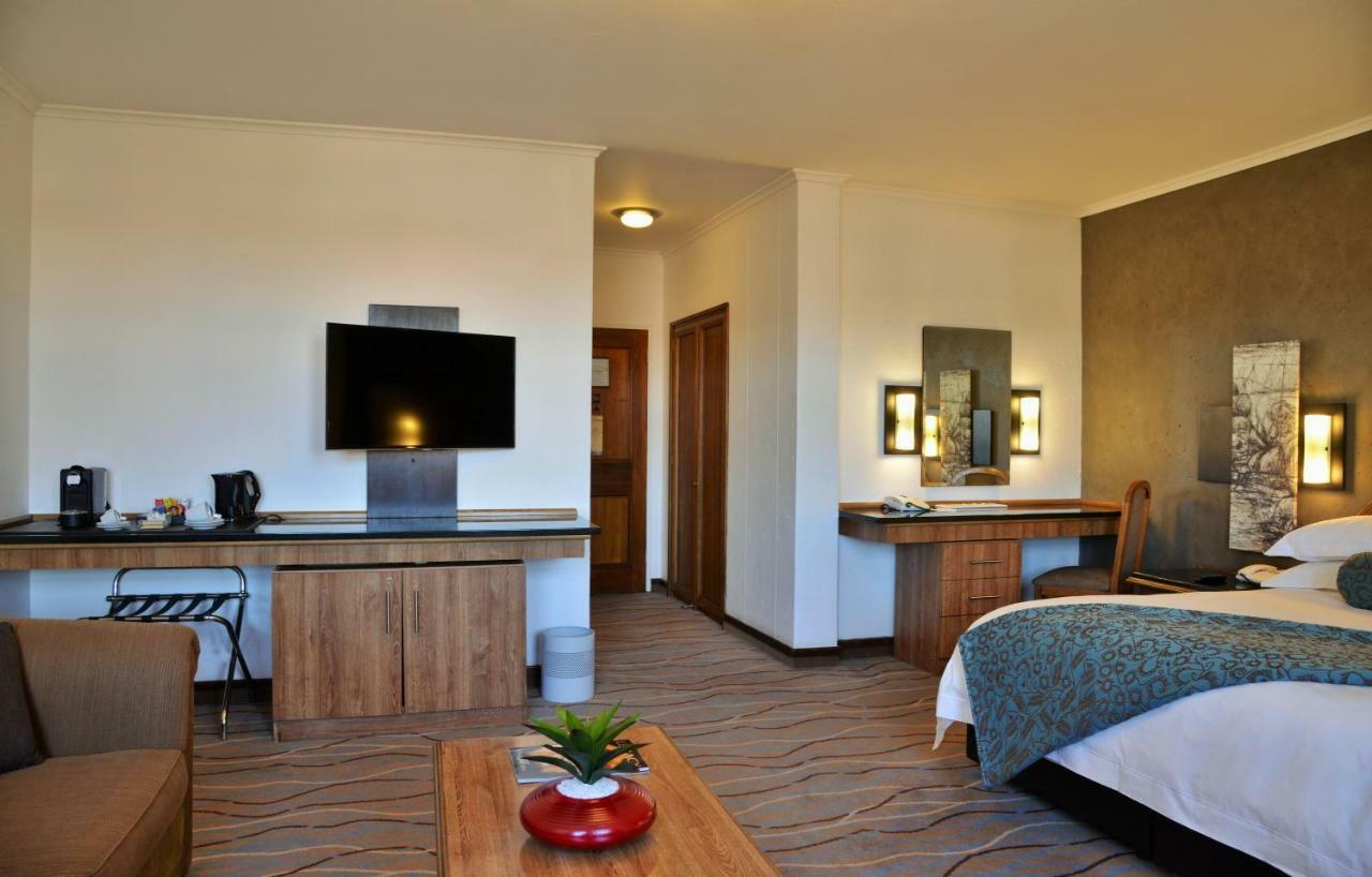 The Centurion Hotel Экстерьер фото