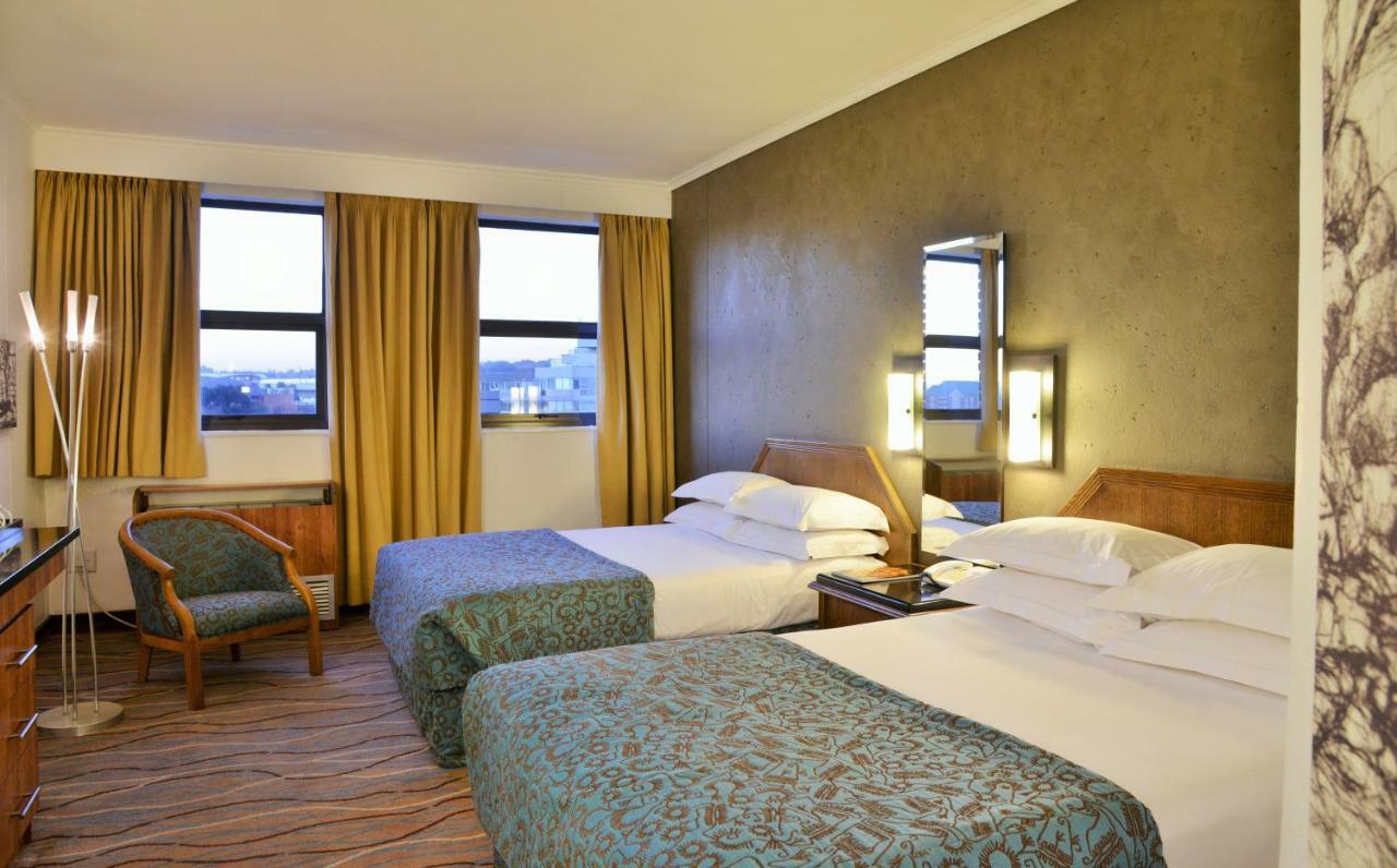 The Centurion Hotel Экстерьер фото