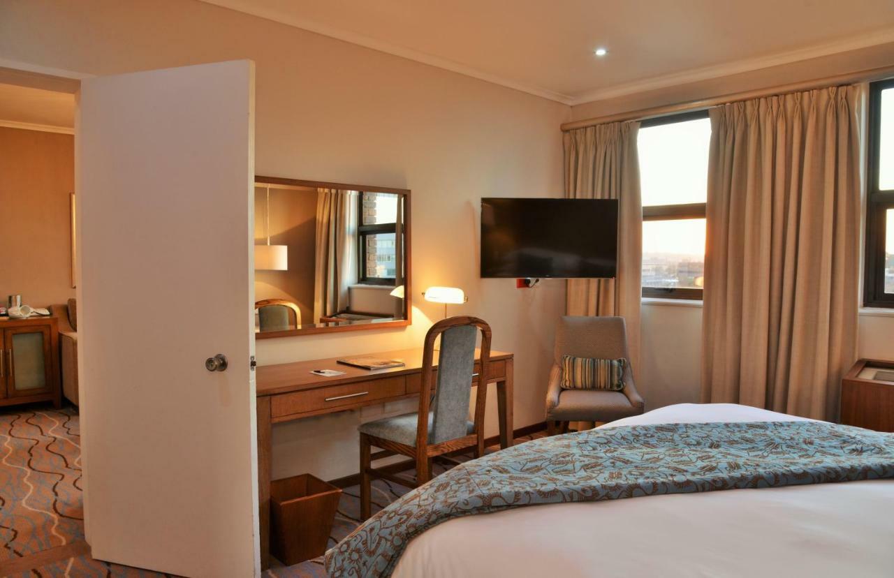 The Centurion Hotel Экстерьер фото